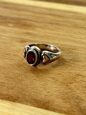 James Avery Retired 14k Gold Hearts & Sterling Silver Ring W/ Garnet Sz 6.5